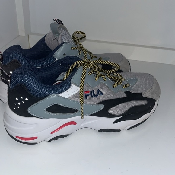 Fila gray and blue sneakers size 8.5 - Picture 7 of 8